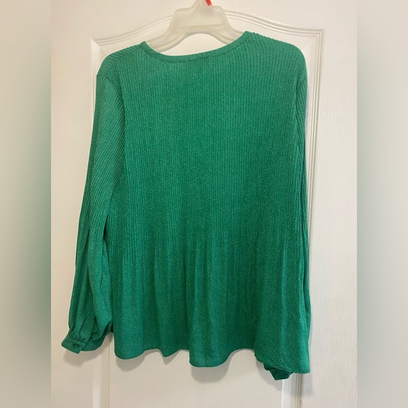 Adrianna Papell blouse Green with white dots. Beautiful pleated, long sleeves. - Picture 7 of 10